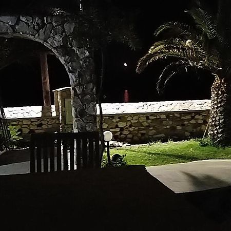 Το Πετρινο Villa Agia Marina Mikrolimanou Eksteriør bilde