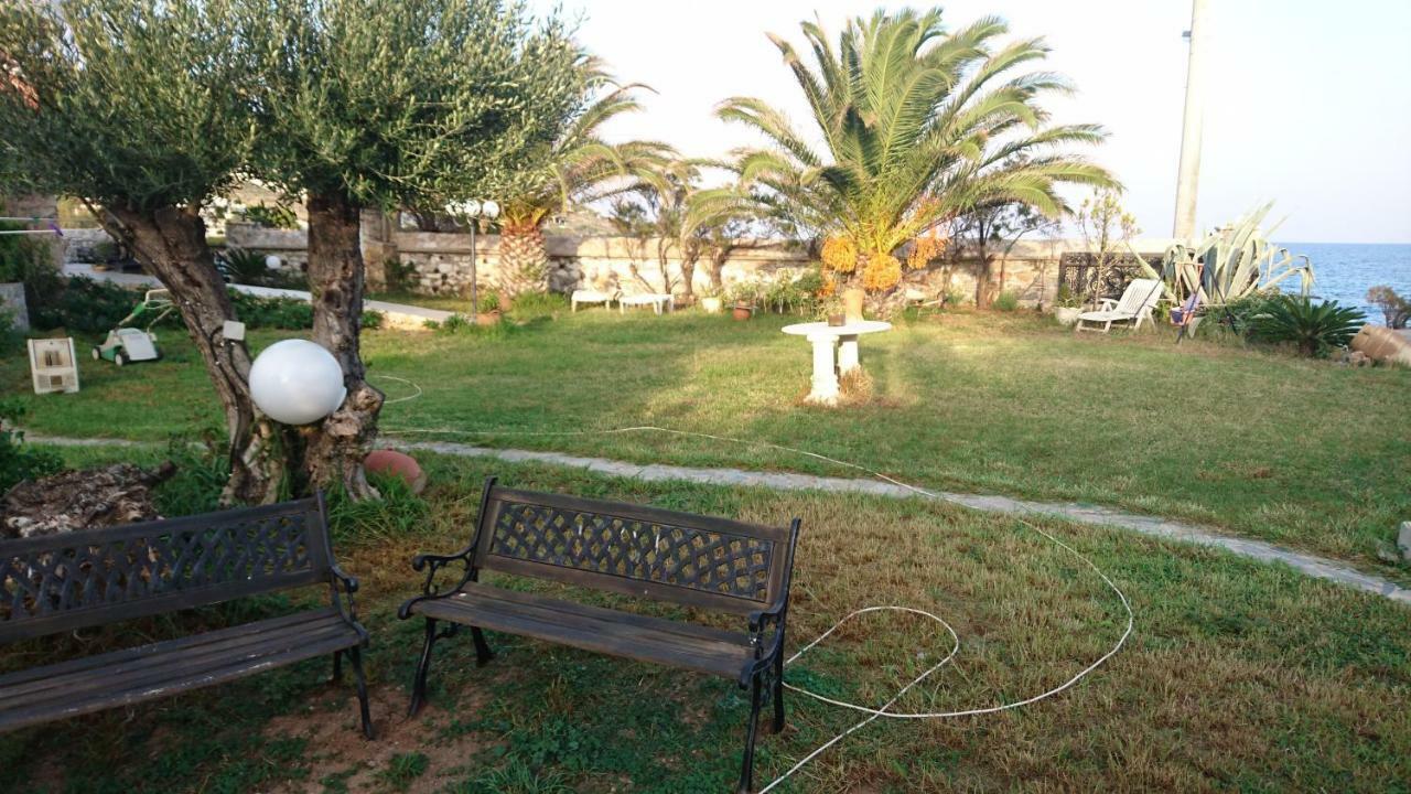 Το Πετρινο Villa Agia Marina Mikrolimanou Eksteriør bilde